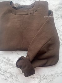 (KEYWORD DESIGN) BROWN CREWNECK 