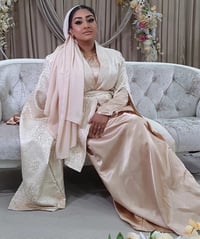 Image 3 of Alia