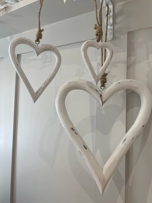 Image of SET OF 3 WHITE WOODEN HEARTS 