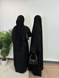 Image 2 of black jersey hijāb