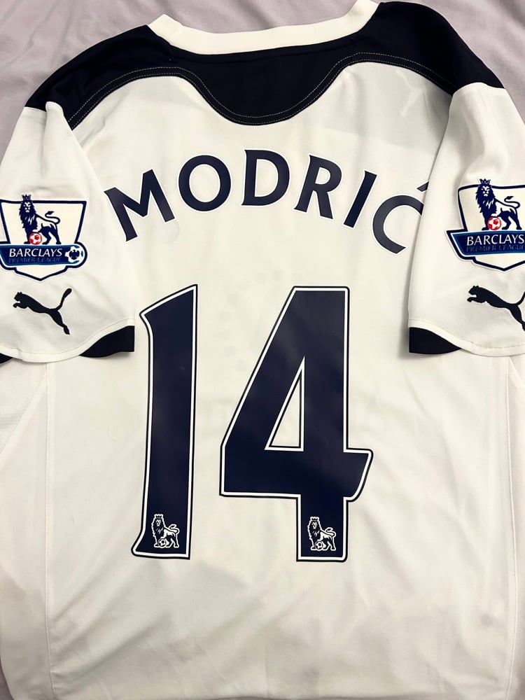 Image of Tottenham Hotspur "MODRIĆ 14" 2010/11 Home Shirt + PL Patches (M)