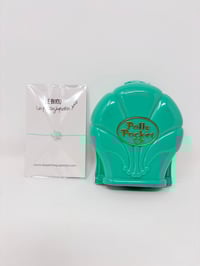 Image 1 of Ensemble bracelet et Polly Pocket boite vague verte Complet.