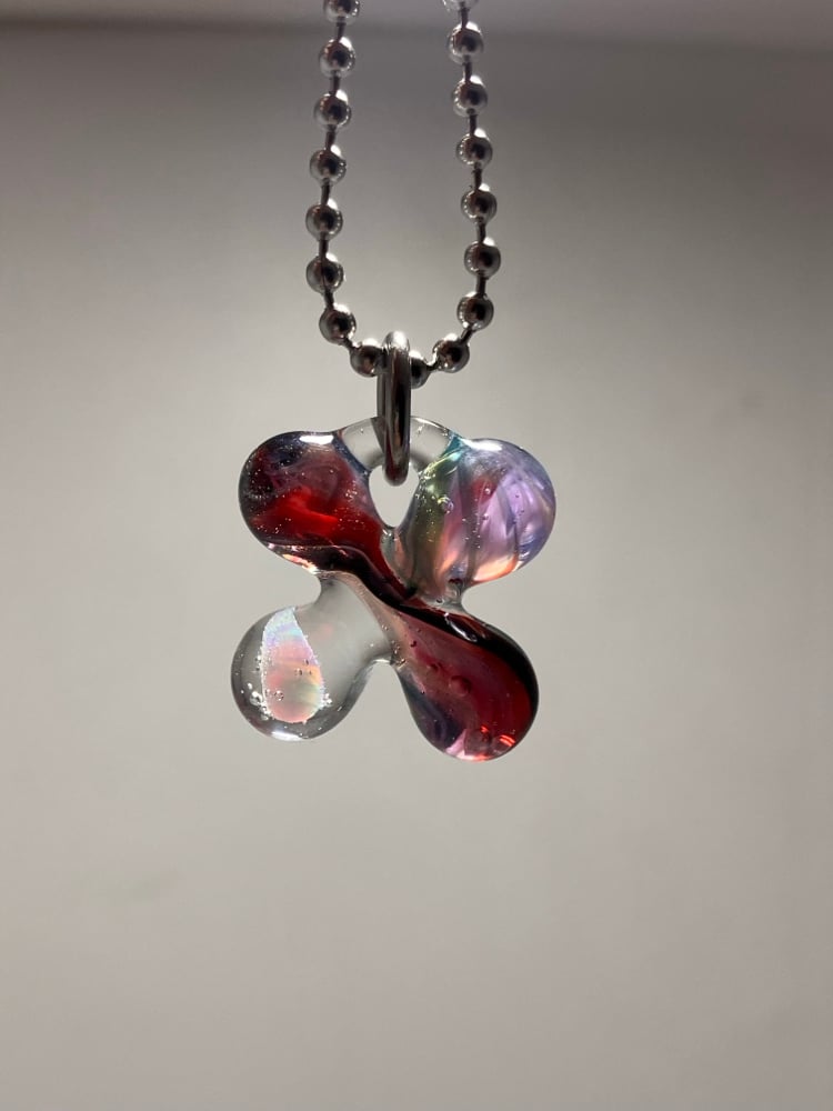 Image of scrap clover with single opal