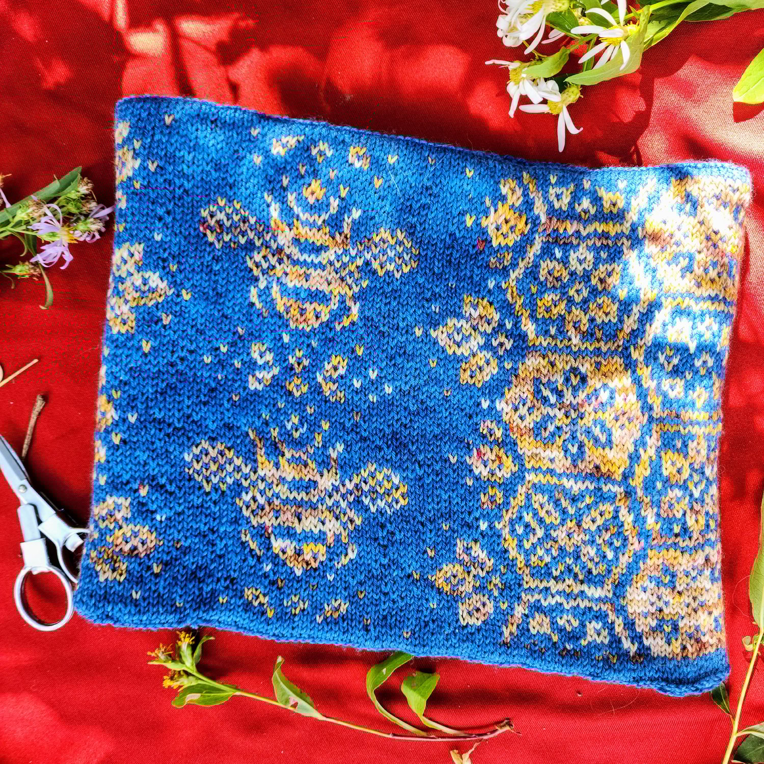 Image of Mellifera Reversible Cowl