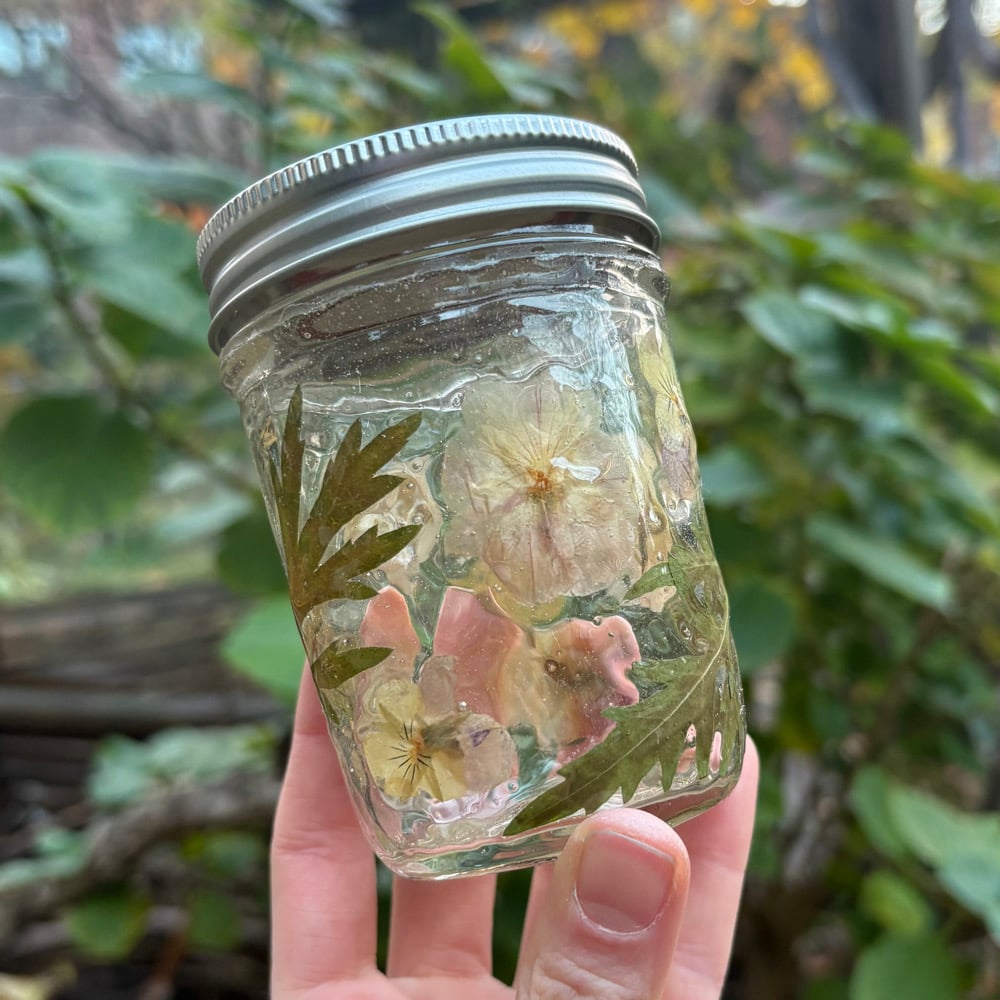 Image of floral 8oz pansy jar