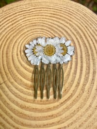 Image 1 of Trios Daisies Hair Comb 