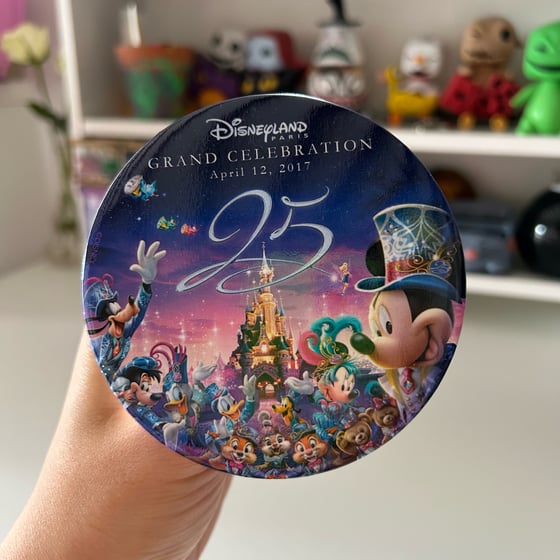 Image of BADGE DISNEY 25 ANS