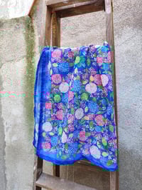 Image 8 of Pañuelo HORTENSIAS azul