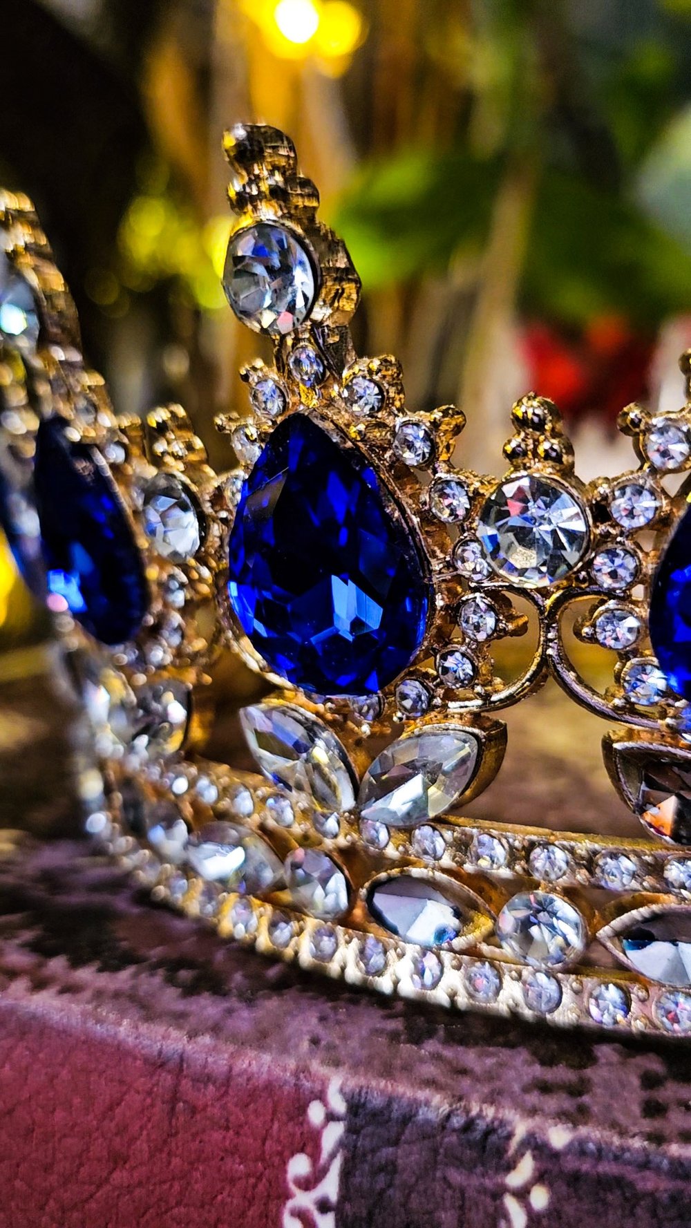 👑The Armored Kingdom Sapphire Blue Queens Crown (Gold)