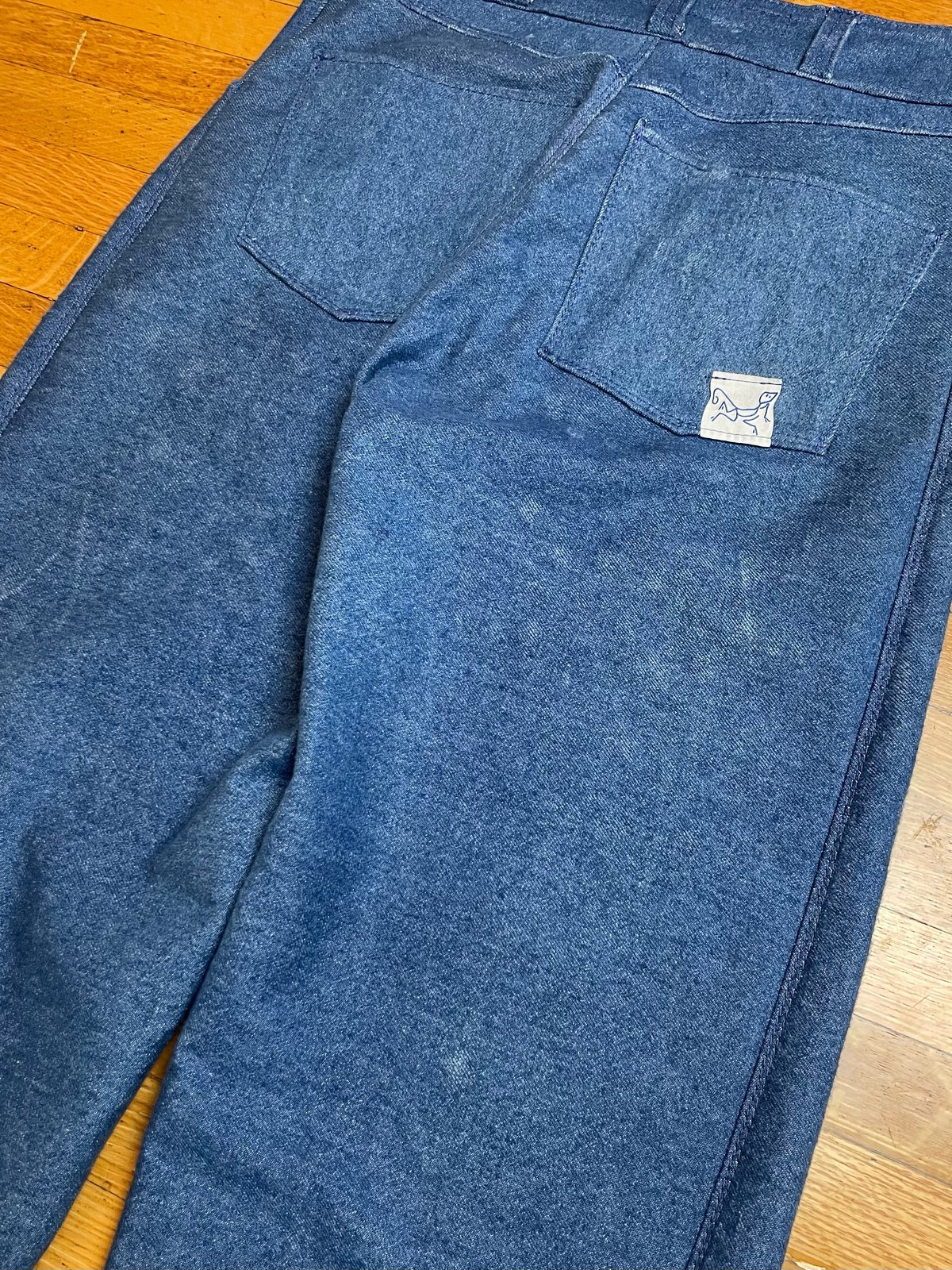 DISTRESSED LIZARD JEANS | Lizard Stuff
