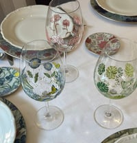 Image 3 of Copa de vino pintada a mano (73 cl) - Colección Teresa