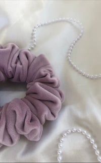 Image 3 of SCRUNCHIE STANDARD LILY/LILIA