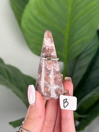 Image 2 of SANGRIA LACE AGATE RING HOLDERS