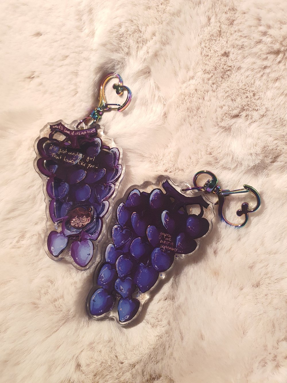 Grapes shaker keychain 