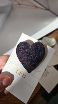 Image 2 of Broche LOVE noir yolo 