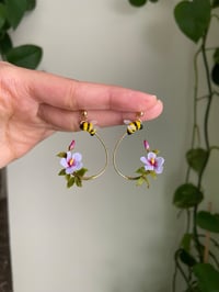 Open-Frame SYRIAC Hibiscus and bees💜💛