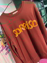 Image 1 of Suadoiro bordado a man. SORRISO. Granate con letras laranxas. Talla S OVERSIZE!