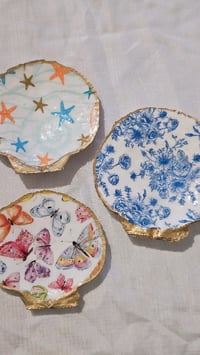 Image 1 of scallop jewelry dish