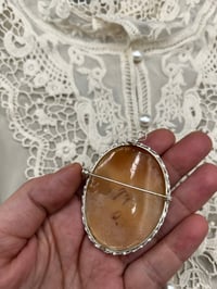 Image 6 of Superbe et grand camée en argent massif et coquillage, années 40-50