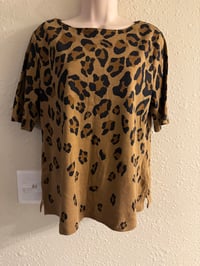Image 8 of New Medium Isaac Mizrah Top #836*8