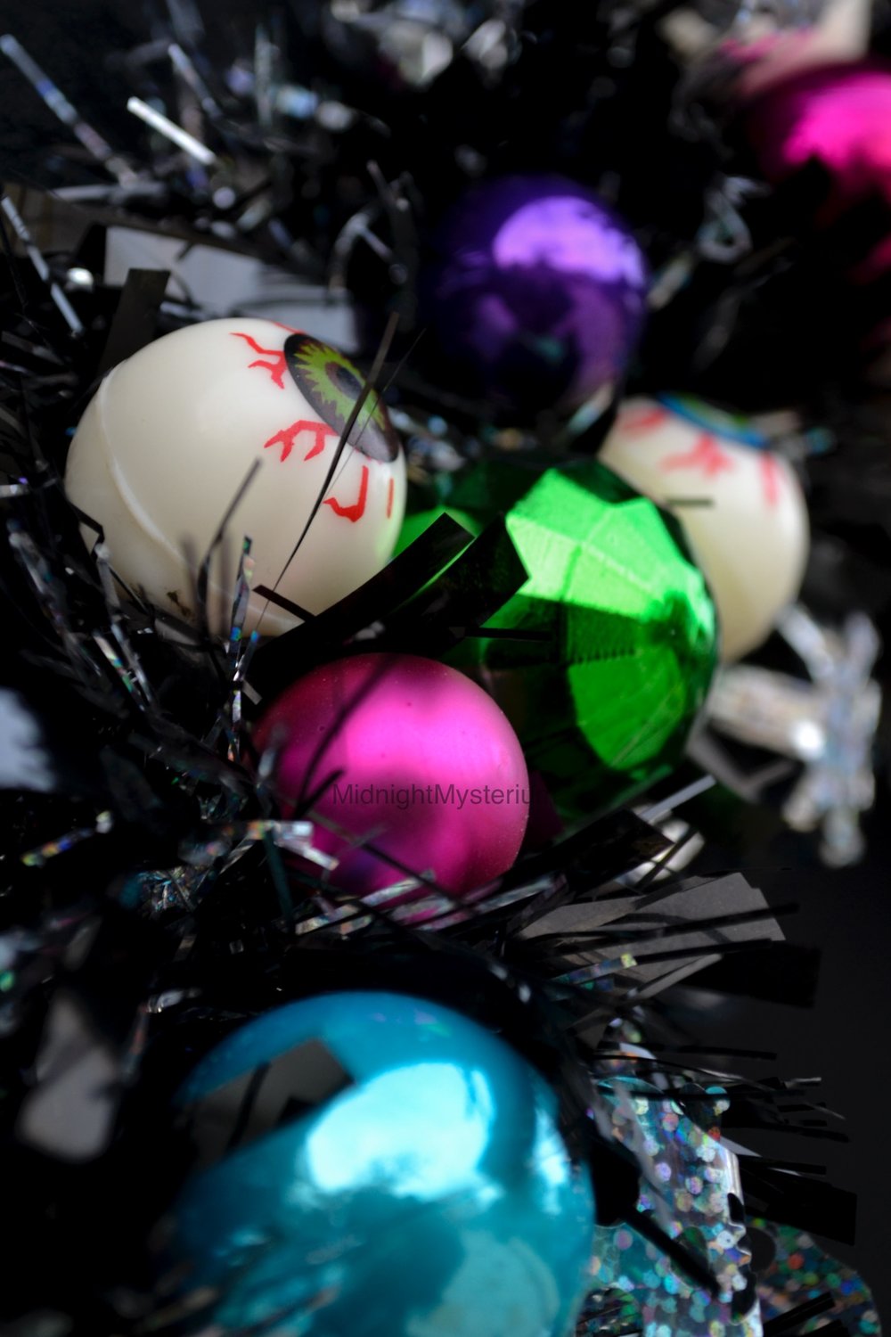 Retina: Decorative Eyeball Wreath