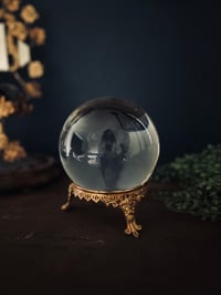 Image 1 of Magnifique boule de cristal de 15cm de diamètre, et son support en régule doré, XIXème siècle