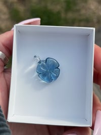 sparkly blue clover