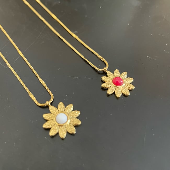 LOUISE  | Collier pendentif fleur en pierre