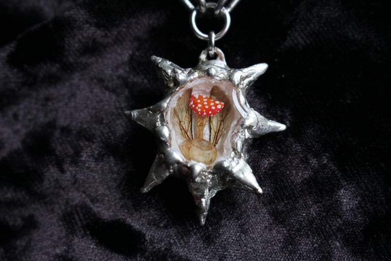 dead good snail mushroom and bee wing spiky necklace Image 9