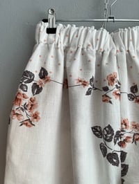 Image 2 of Oversize pants with flowerprintet   (xs-xxl)