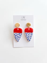 Paire de boucles d’oreilles céramique TOTEM TRIANGULA orange sanguine riz bleu