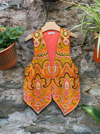 Image 1 of Chaleco feito a man. FOLIADA95. Talla S/M