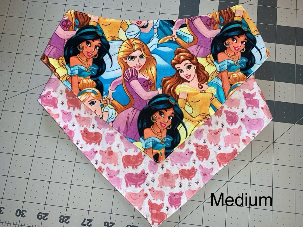 Image of Snap-On Pet Bandana (M) Swipe ➡️