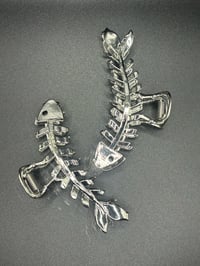 Image 4 of Shark-Hair Clip