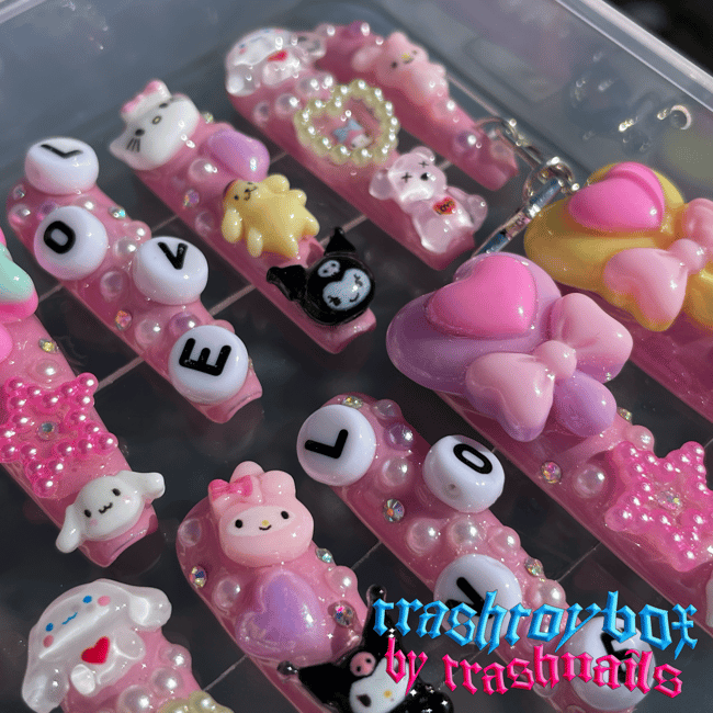 "Sanrio Love" 🎀 Medium