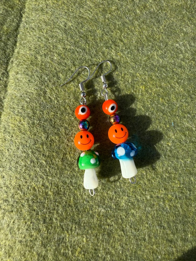 Image of ๐โบ๏ธSmiley face mushroom earrings๐๐งก