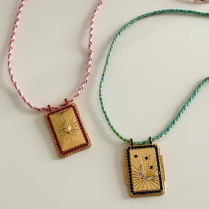 Image of COLLANA TARGHETTA E CRISTALLI