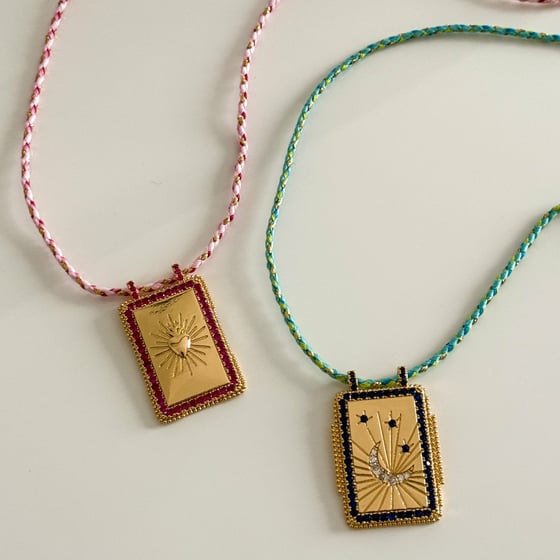 Image of COLLANA TARGHETTA E CRISTALLI