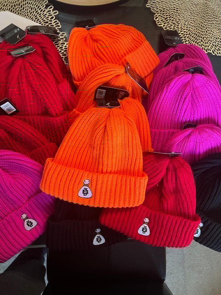 BLK BAG RIBBED BEANIES
