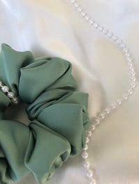 Image 8 of Scrunchies Oversized & Standard Sage/Szałwia