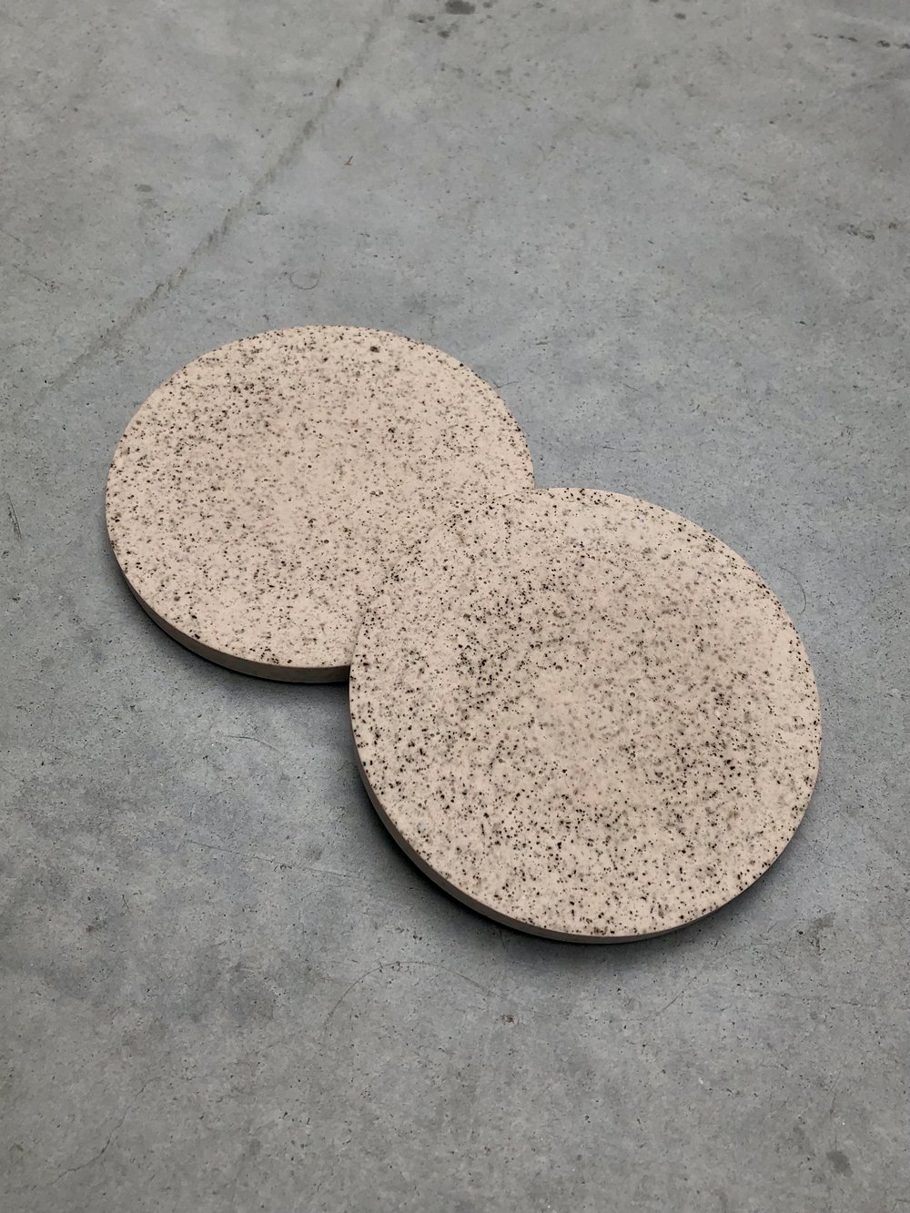 Image of Round Flat Coaster Tray with Recycled Coffee Grind (2x)