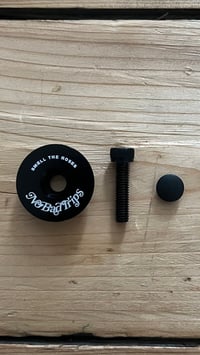 Image 3 of Smell The Roses Top Cap