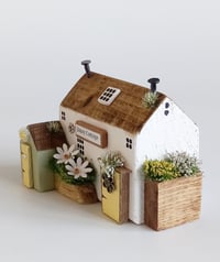 Image 3 of Daisy Cottage