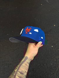 Image 3 of HALF & HALF PARTLY CLOUDY METS X YANKEES CUSTOM FITTED CAP