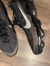 Image 2 of Nikes black 