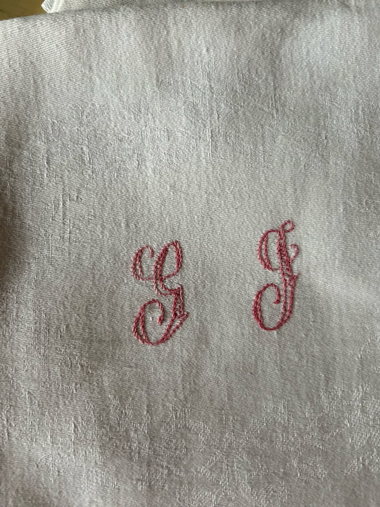 Image of Serviettes de table anciennes avec monogramme