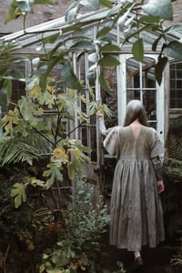 Image 2 of ‘Rose of The Desert’ Devotional Habit 3/4