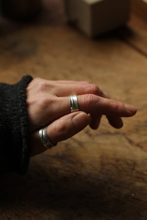 Image of  Leaf print spinner ring 