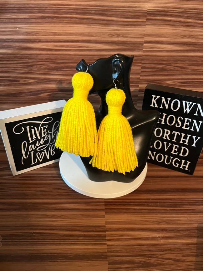 One Pom Yarn Tassel