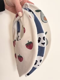Image 1 of Le bavoir bandana…tendance ! 🥑